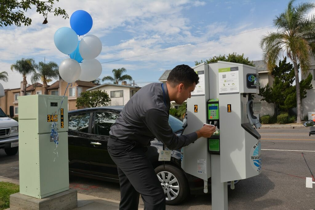 Electric Car Chargers Move From Parking Lots To Curbsides In Burbank 