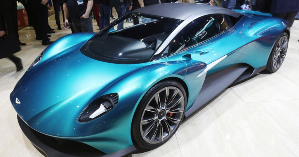 2022 Aston Martin Vanquish Will Have Manual Transmission On Offer