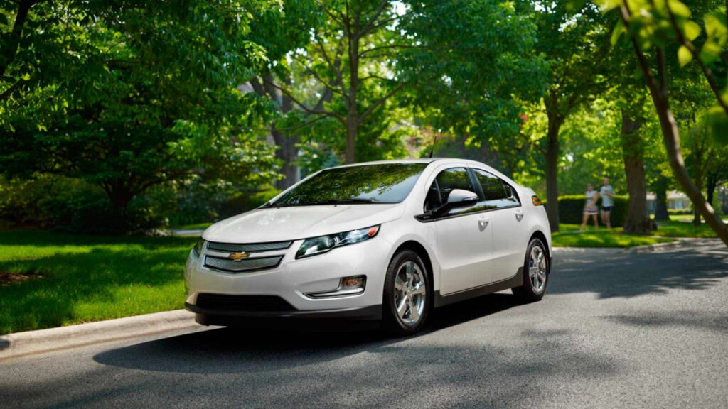 Boston Electric Vehicle Rebates Save 2 500 On Electric And Plug Ins 