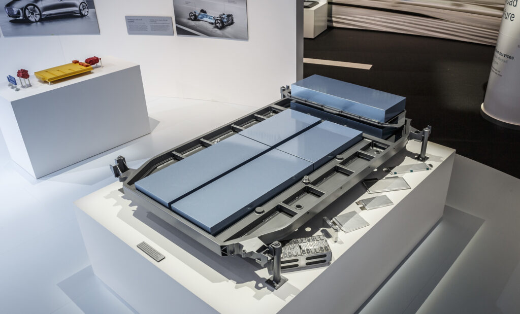 Electric car Battery Prices Dropped 13 In 2019 Will Reach 100 kwh In 
